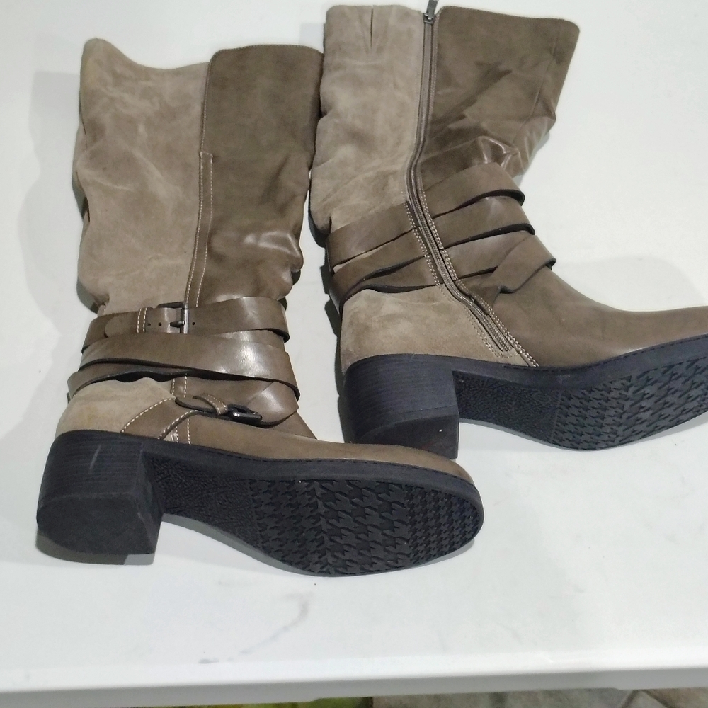Limelight Women's Stylish  Gray Knee-High Block Heel Boots Size 11